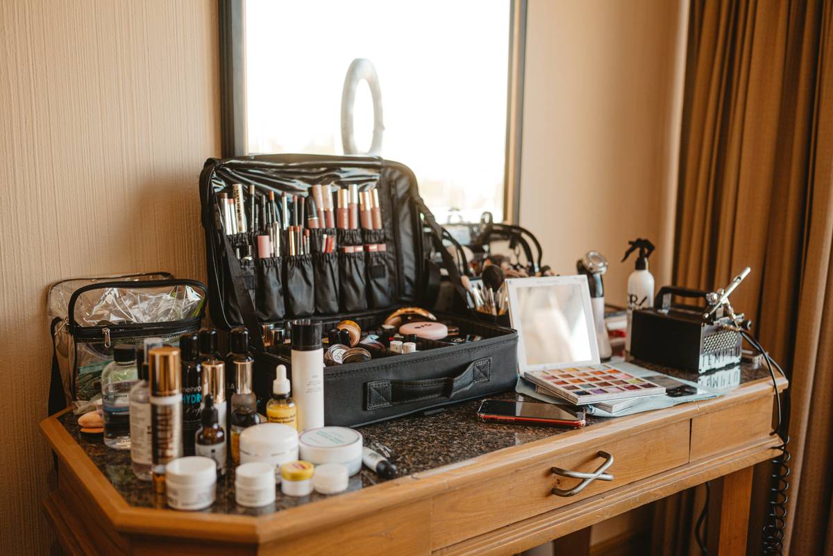 How Do Makeup Influencers Make Money? The Real, Unfiltered Breakdown (No Fluff)
