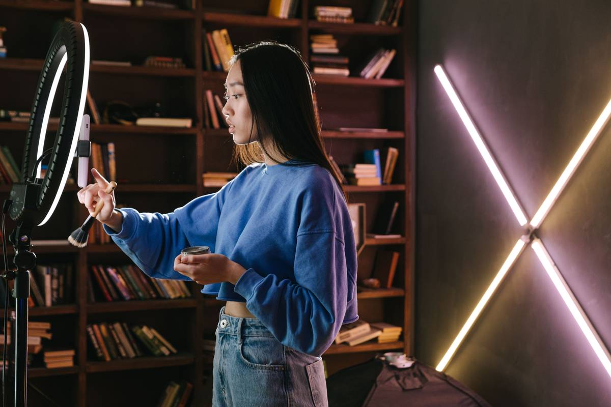 How Many Makeup Influencers Are There? (And Why That Number Changes Every Minute)
